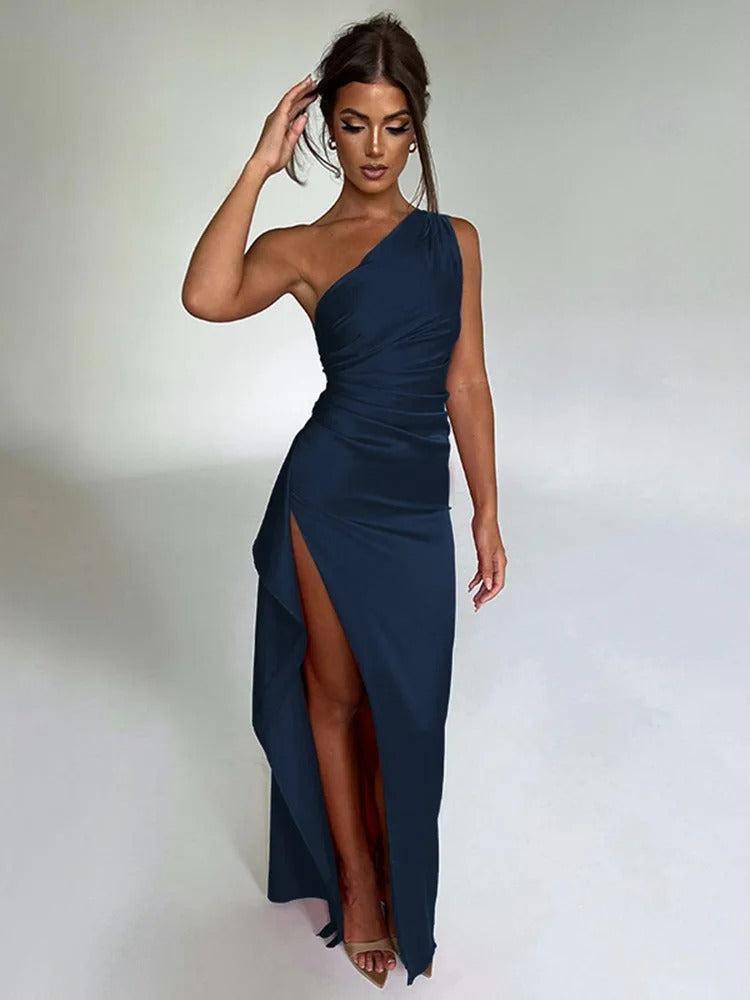 Robe maxi Alexa - Robe asymétrique en satin avec fente
