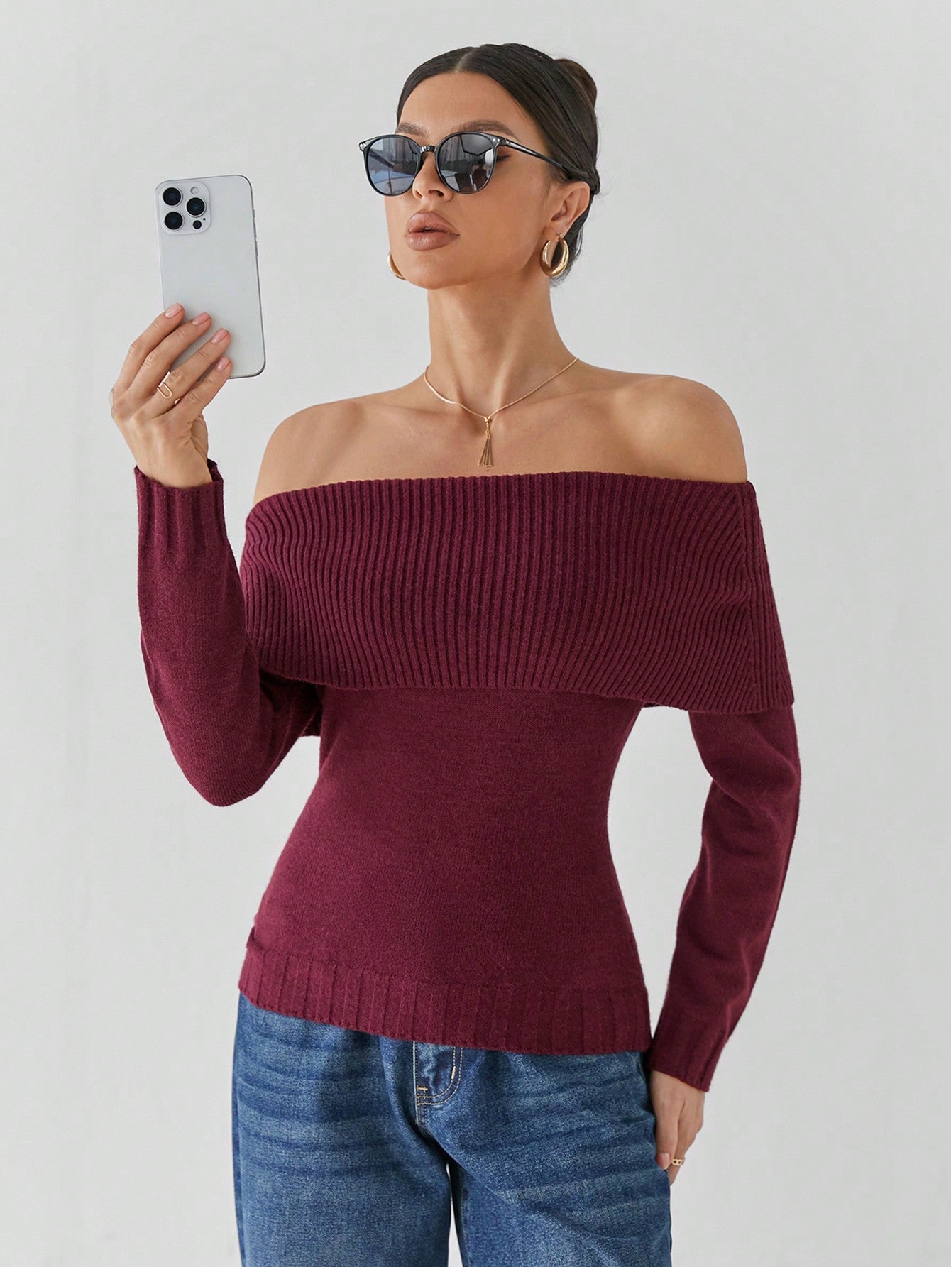 Trui_Bordeaux_Dames_Off_Shoulder_Gebreid_Winter_Herfst_Warm_Victoria_Mae_Nederland_Belgie