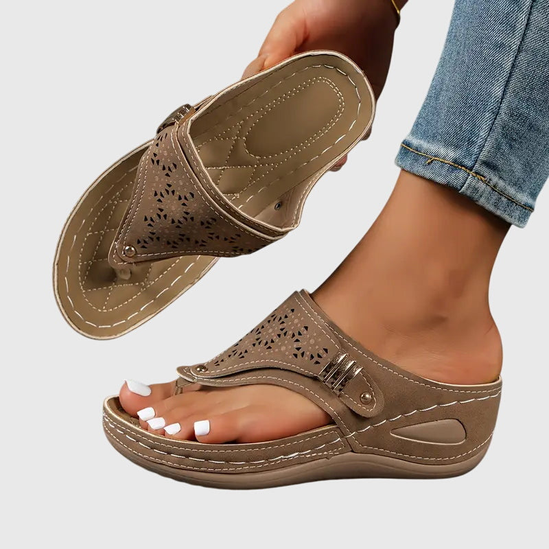 Casual Instapsandalen Met Sleehak | Navando