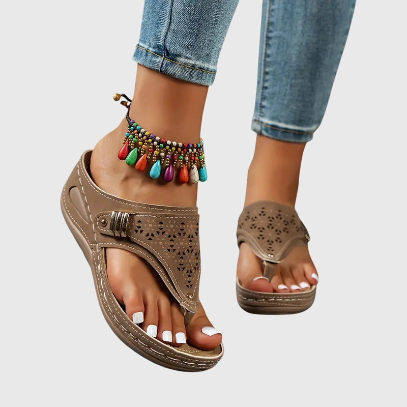 Casual Instapsandalen Met Sleehak | Navando