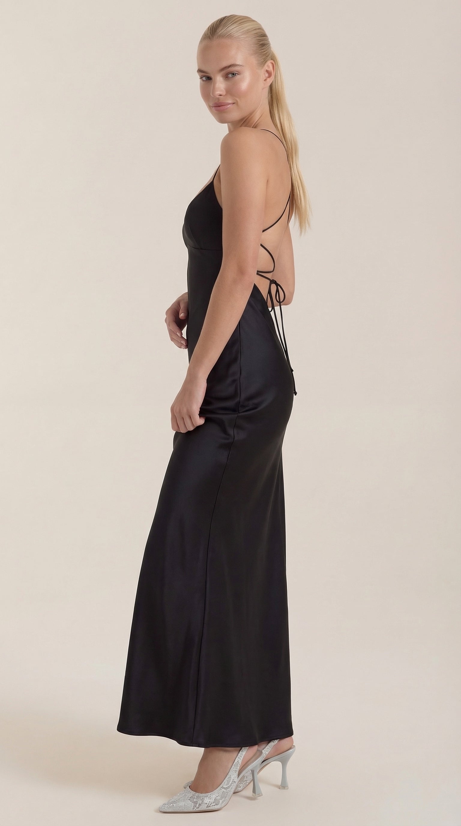 Elegante Maxi Jurk Met Open Rug | Navando