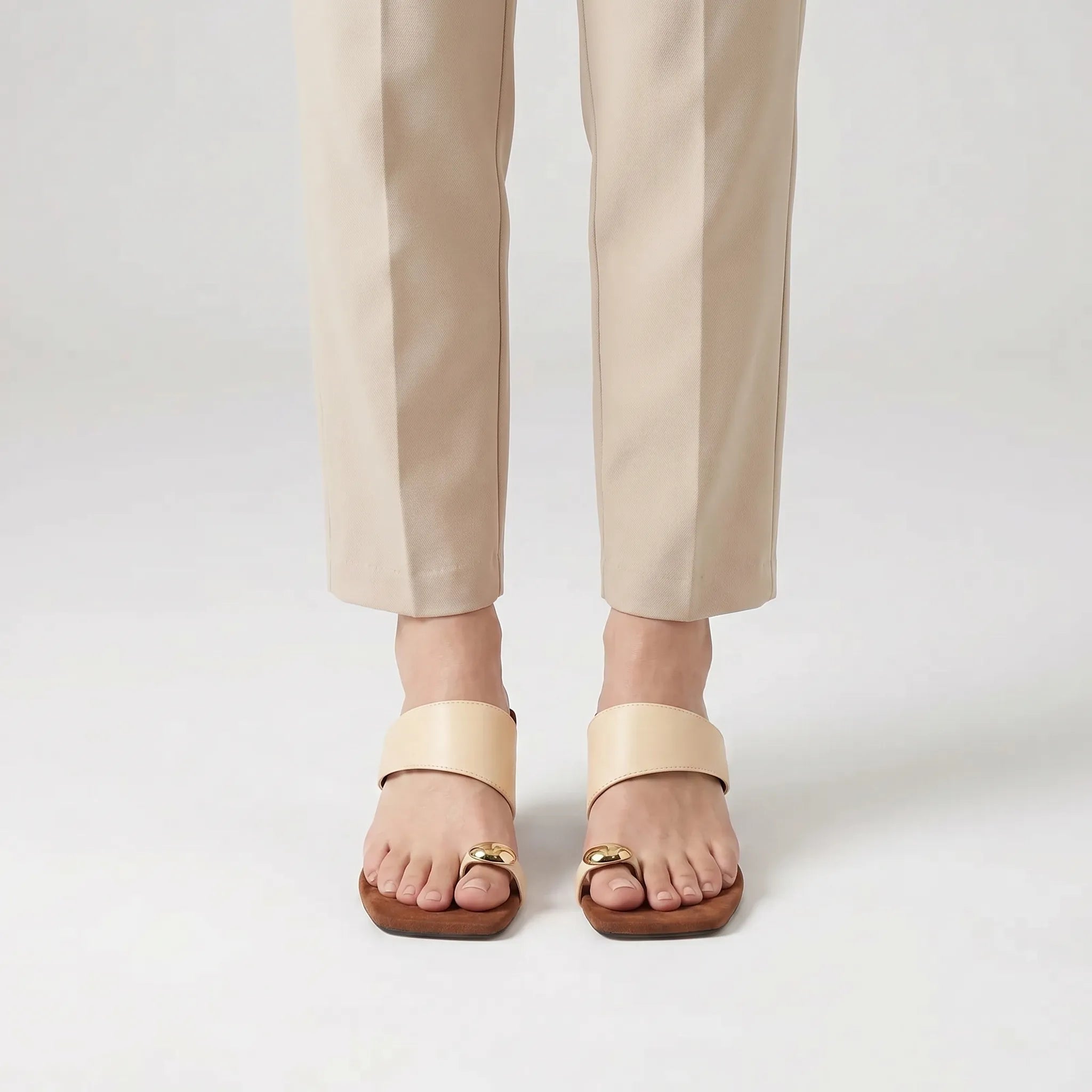 Elegante Sleehak Mule Met Metalen Detail | Navando