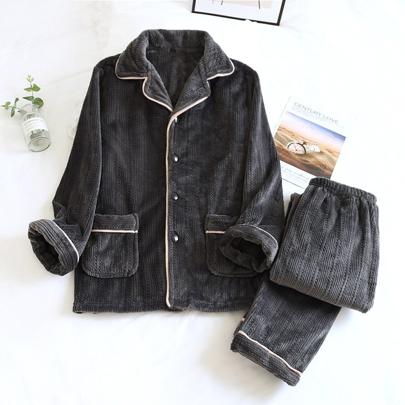 Finn | Flanellen pyjama set met knopen 2