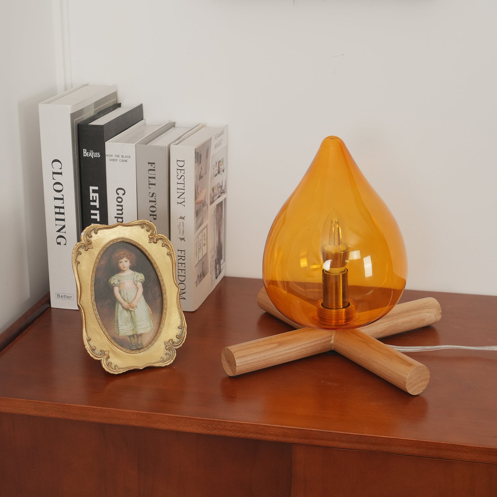 Firebam | Handgeblazen glazen tafellamp met houten basis 3