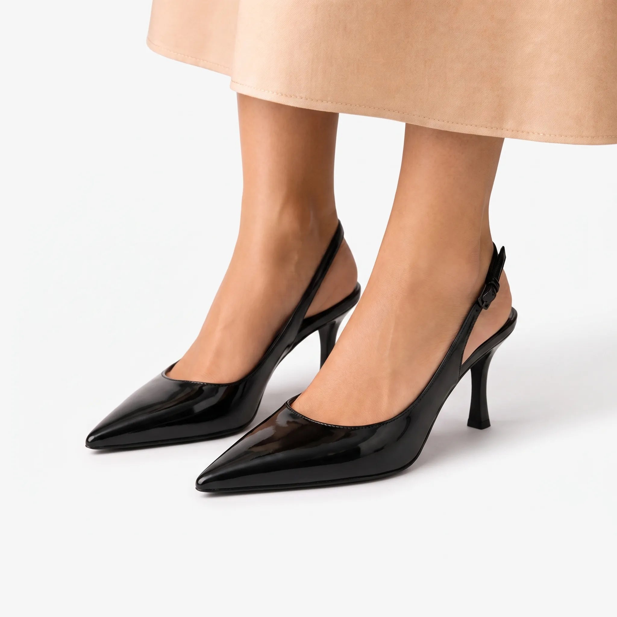 Glanzende Puntige Slingback Hakken | Navando