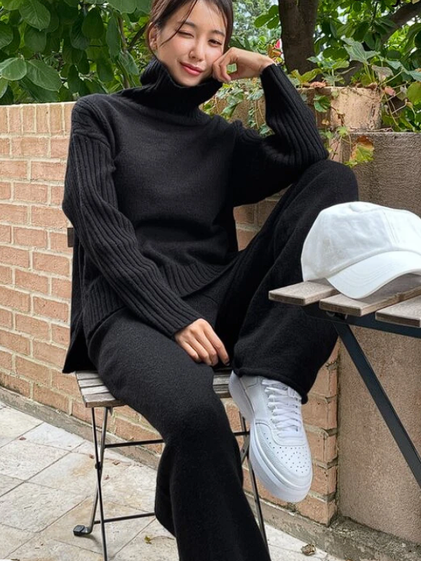 Jizelle | Comfortabele gebreide set met coltrui en flared broek 1