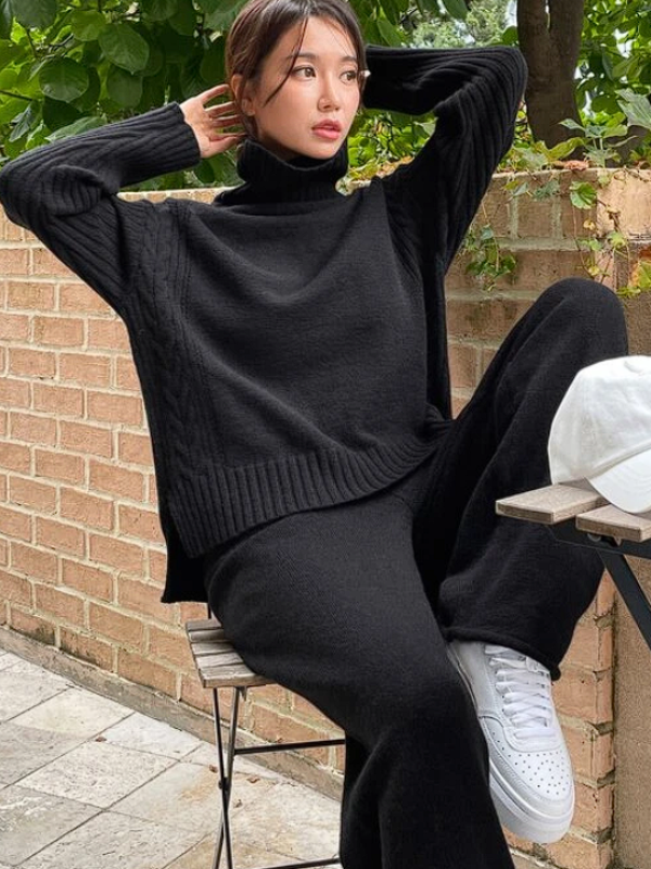 Jizelle | Comfortabele gebreide set met coltrui en flared broek 7