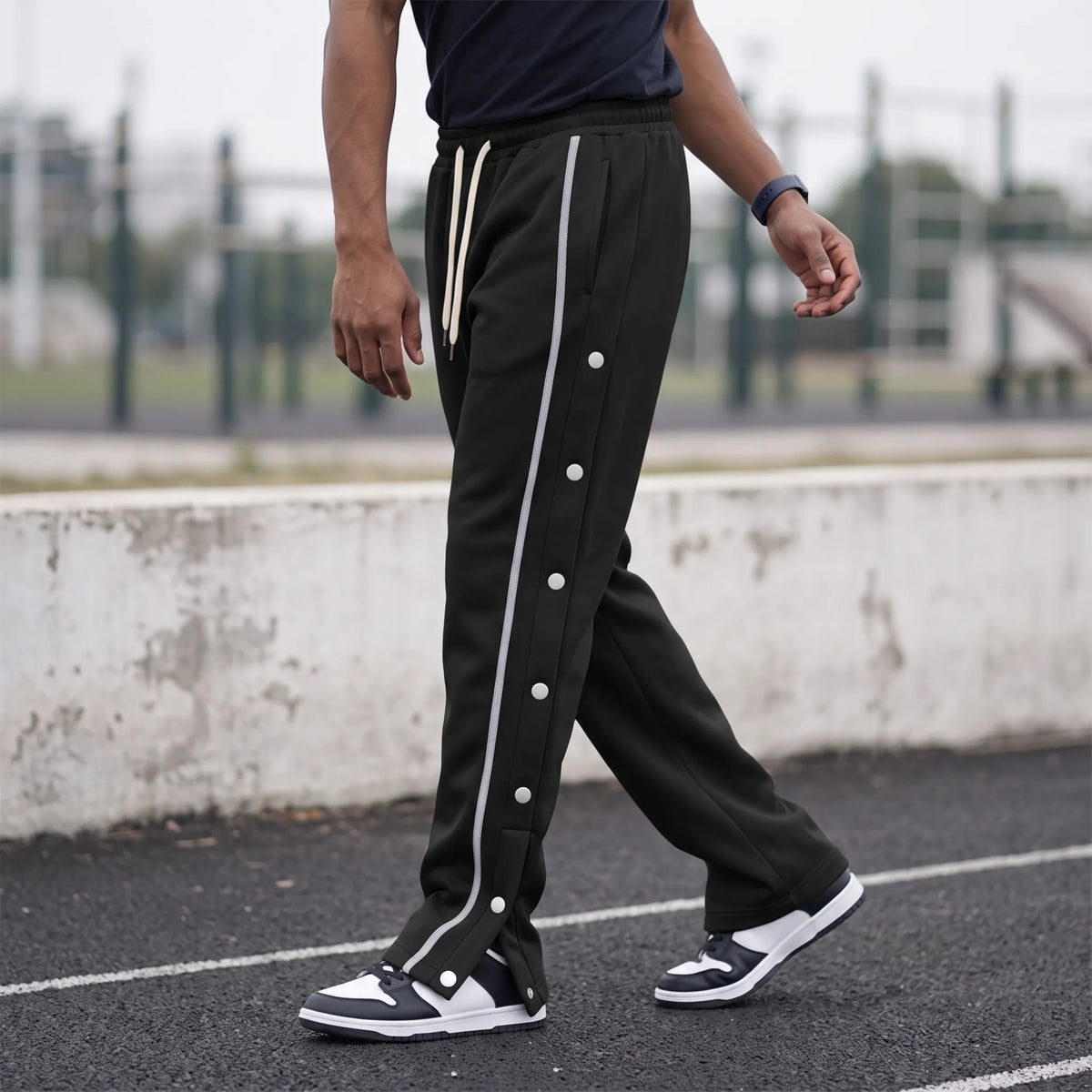 Joe | Losvallende Joggingbroek Met Handige Drukknopen