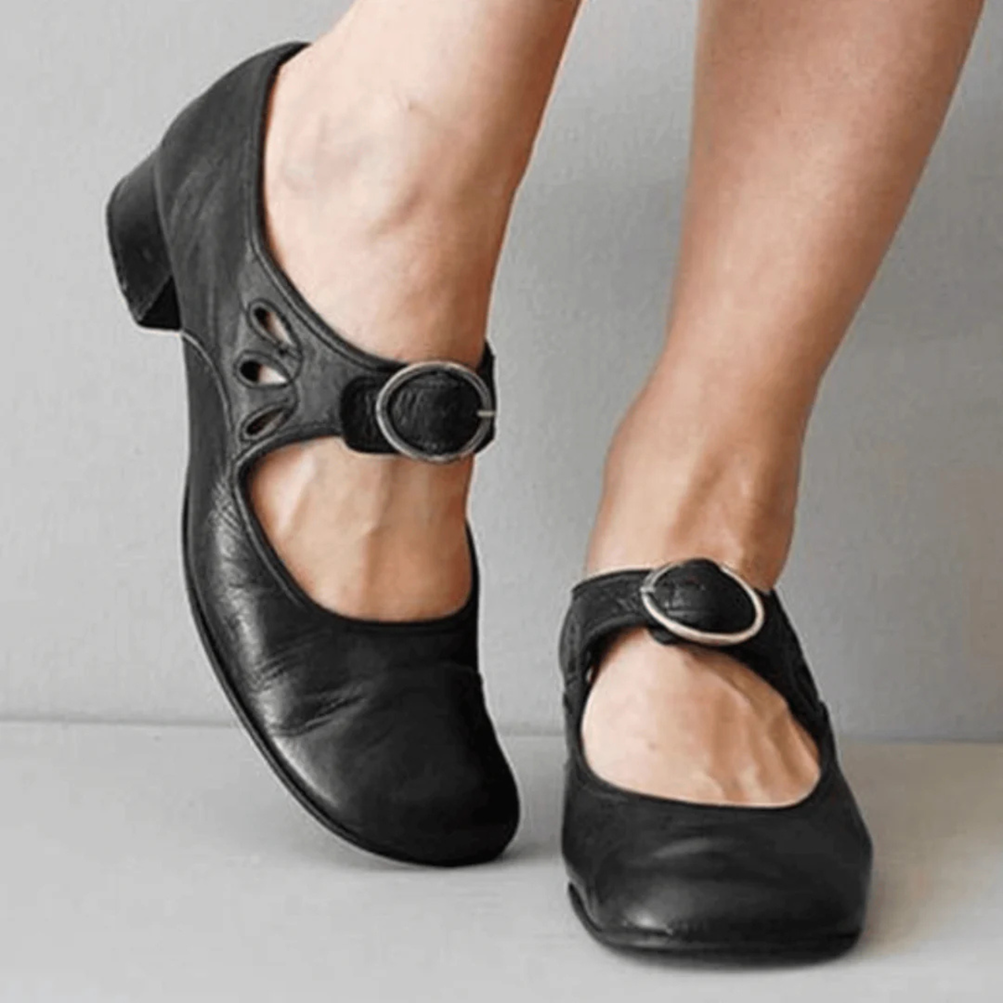 Klassieke Damesschoenen Met Klein Hakje | Navando