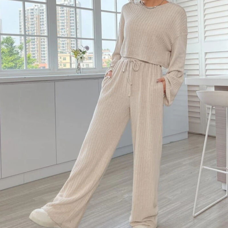 Laura | Lichtgewicht tweedelige set met cropped top en wijde broek 1