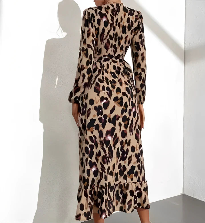 Leila | V-hals jurk met luipaardprint, A-lijn silhouette, lange mouwen 4