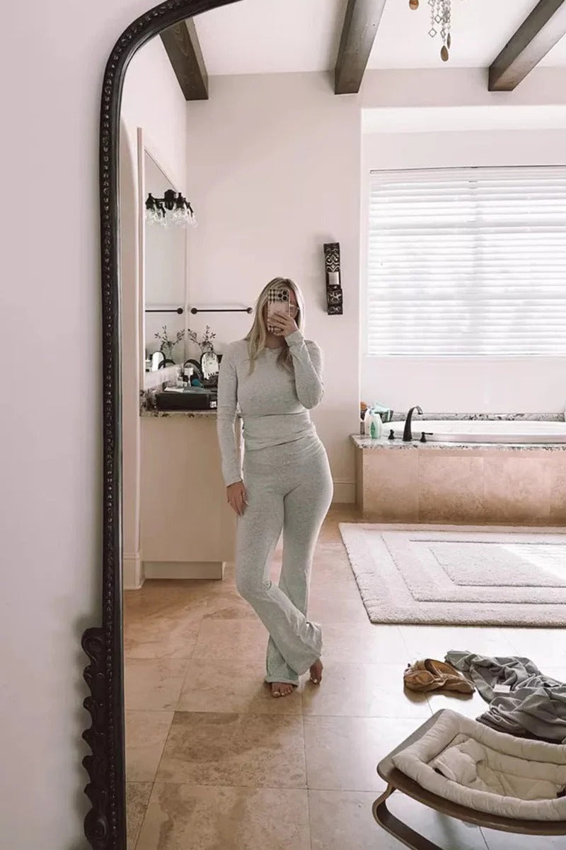 Luna | Gecoördineerde loungewear set met crop-top en uitlopende broek 4