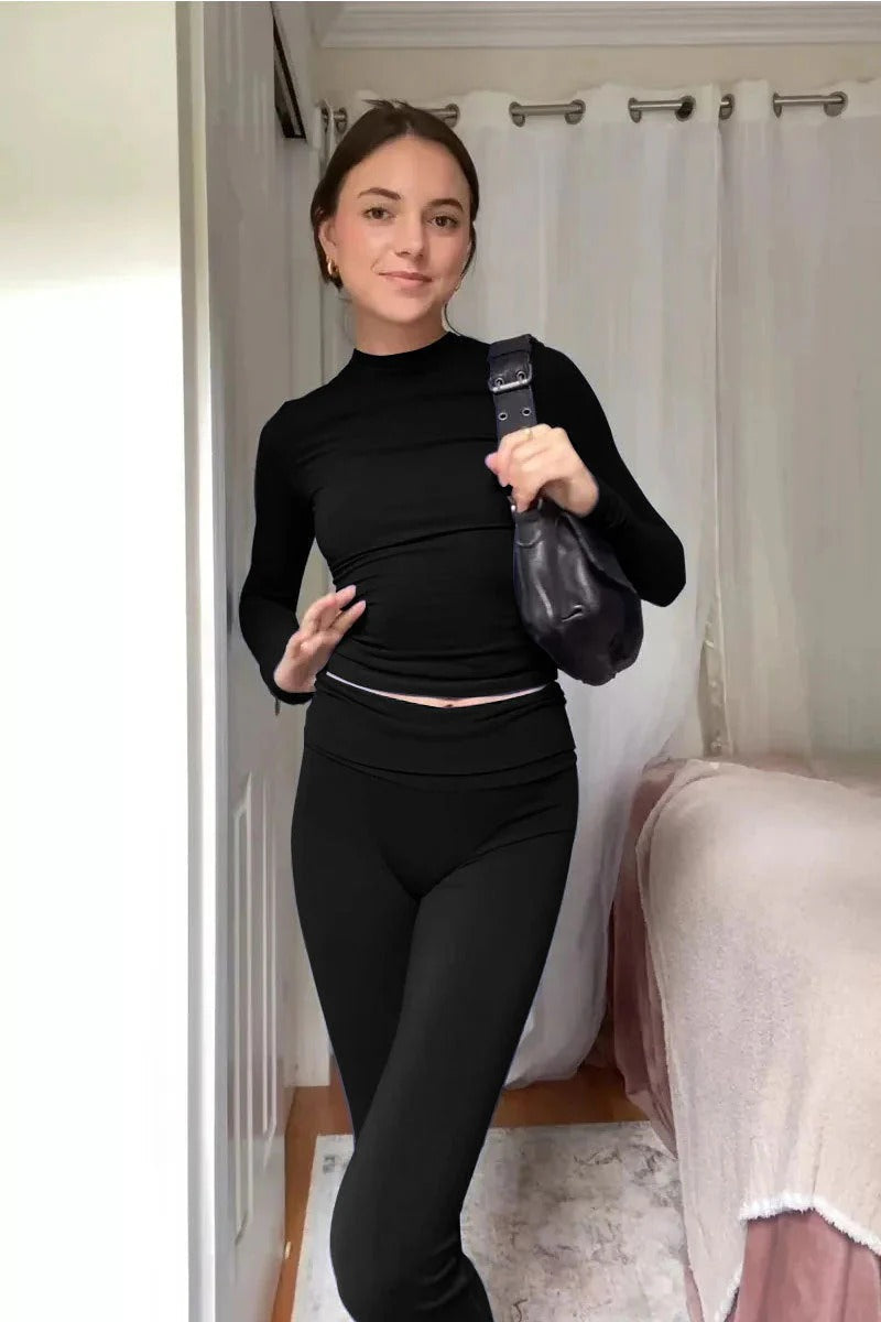 Luna | Gecoördineerde loungewear set met crop-top en uitlopende broek 5