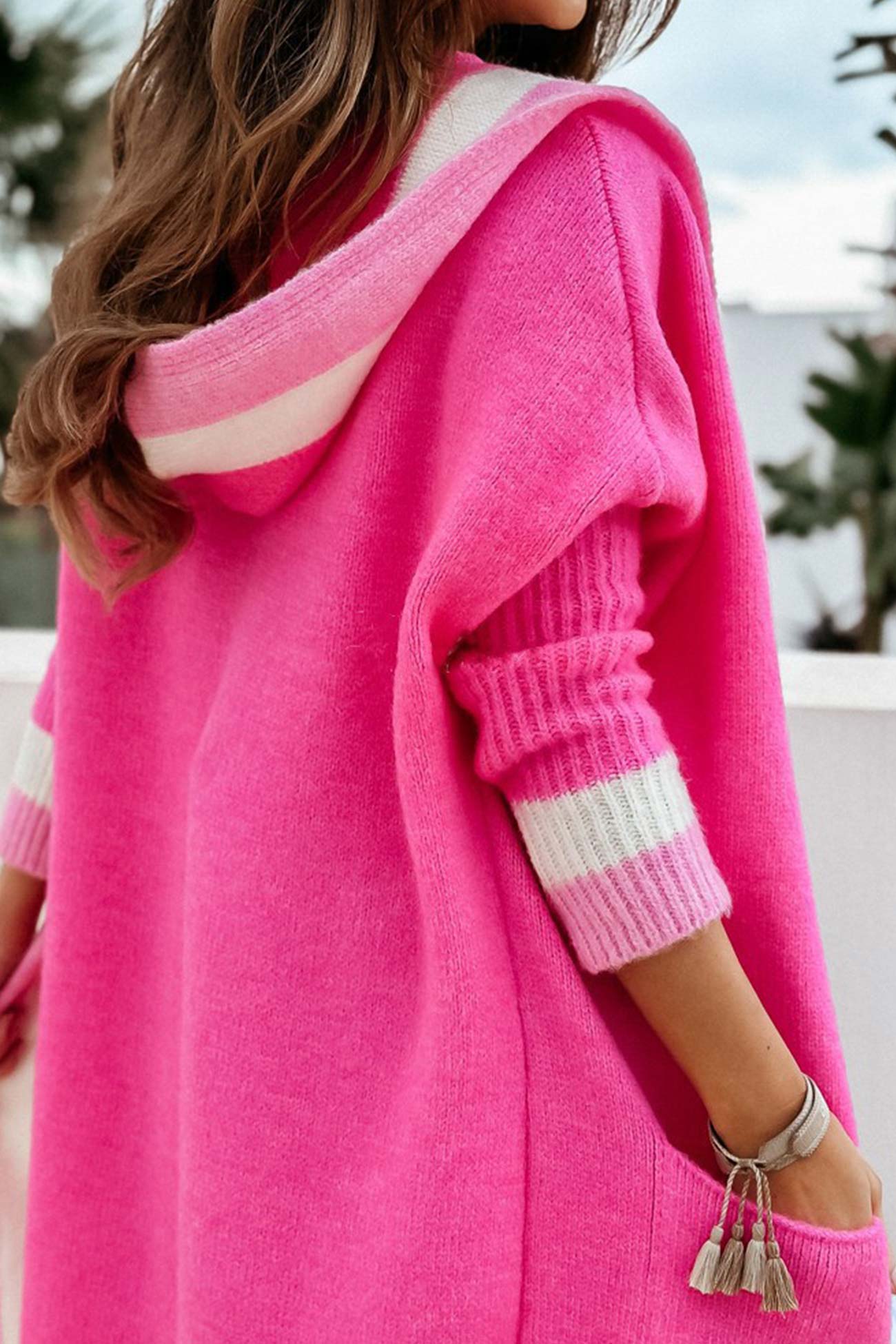 Marie | Lange open vest met capuchon en uniek contrastpatroon 2