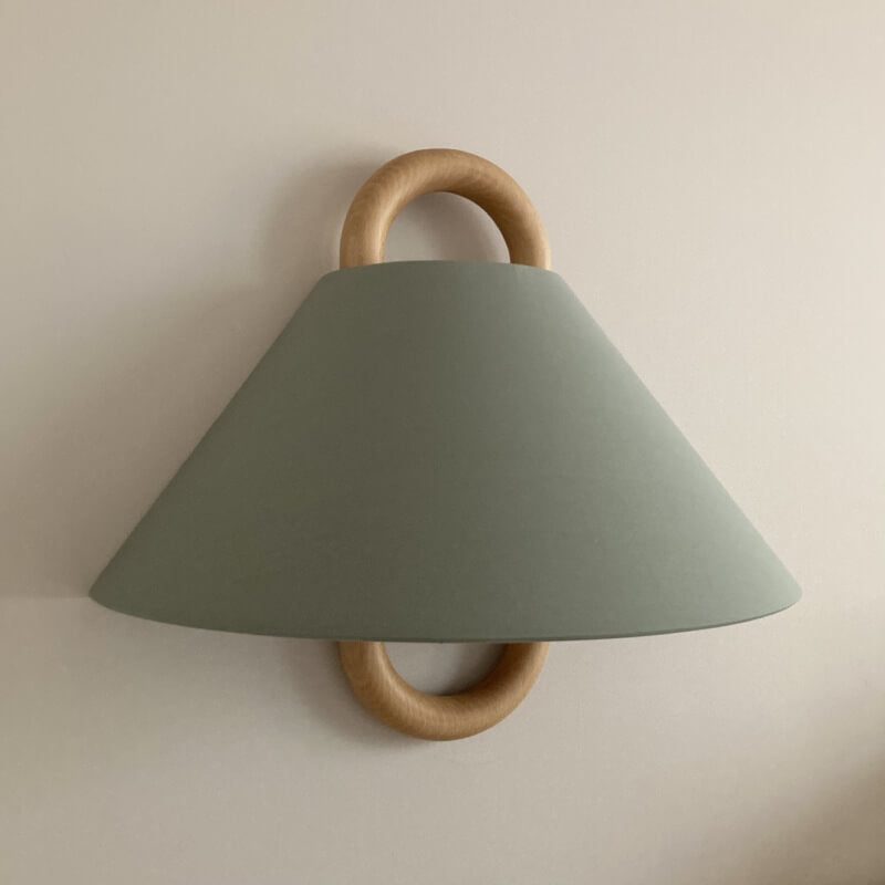 Moderne wandlamp | Massief houten armatuur met stoffen lampenkap 15