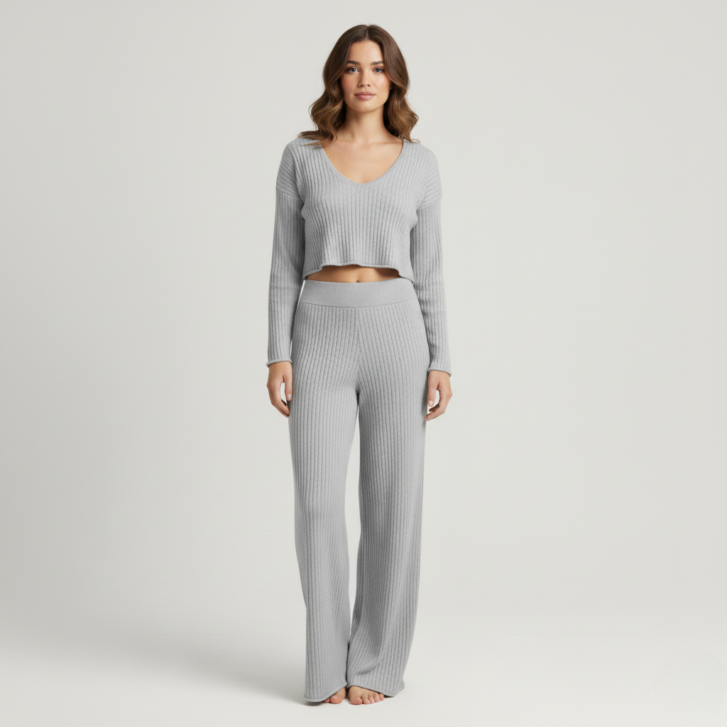 Montina | Gebreide set met cropped trui en bijpassende broek 0