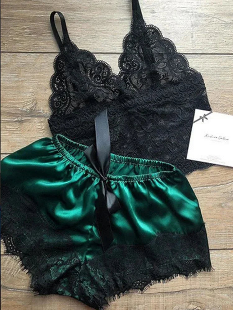 Nachtkleding | Kanten pyjama set met V-hals en shorts 8