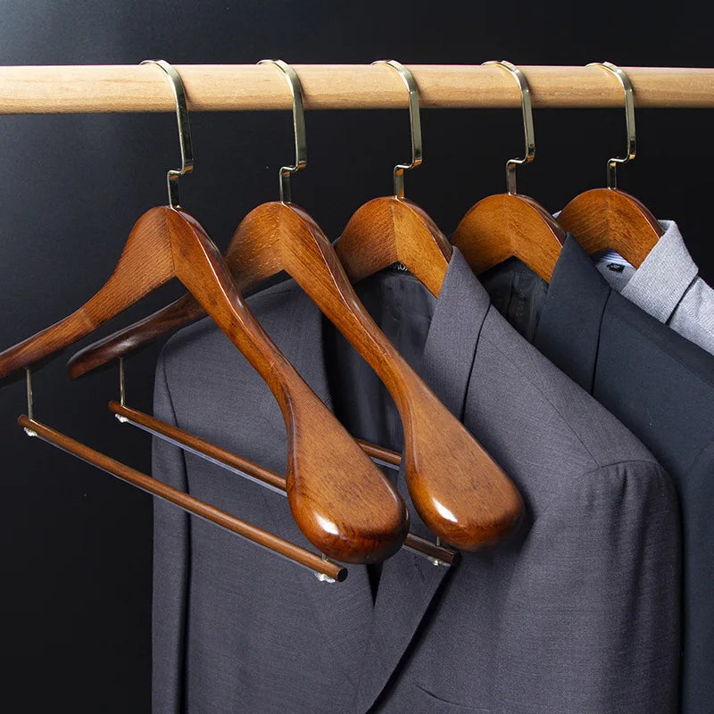 Navando | Brede Houten Kleerhanger Voor Jasjes