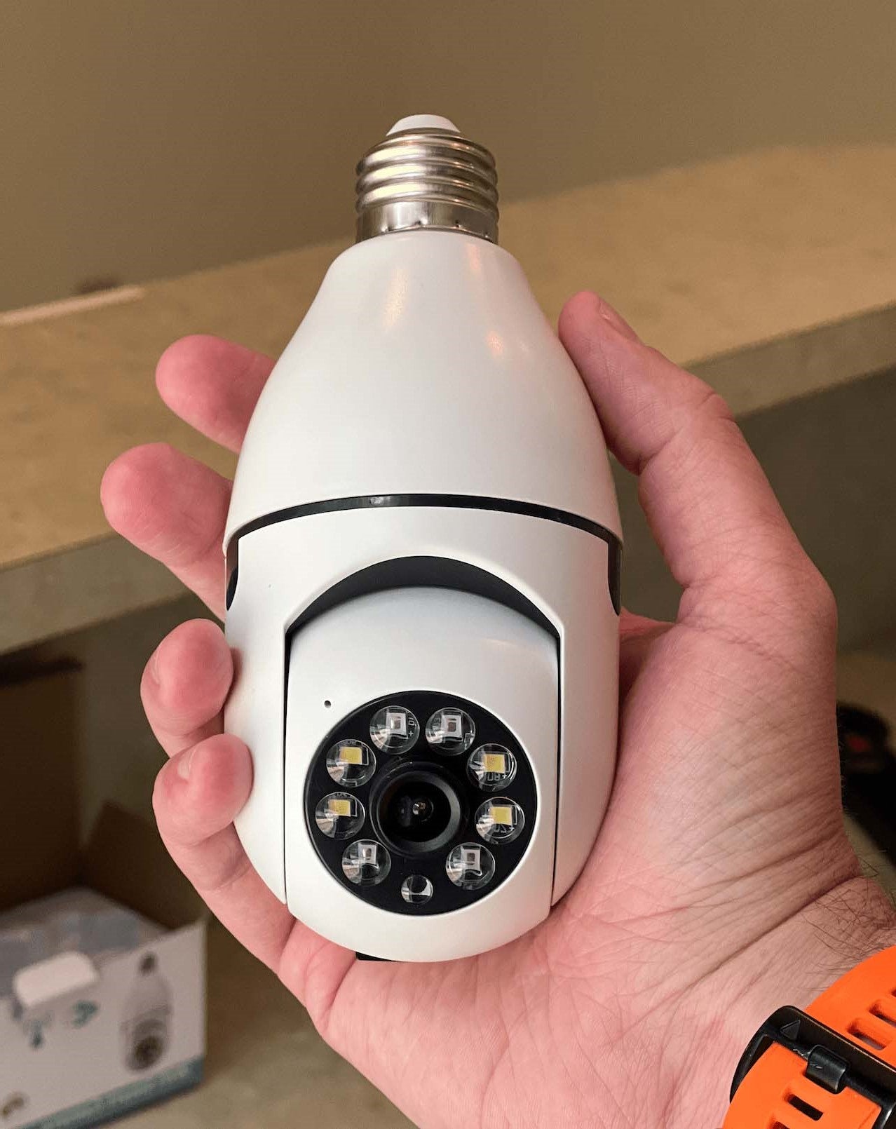 Navando | Draadloze 360-Graden Beveiligingscamera In Lampvorm
