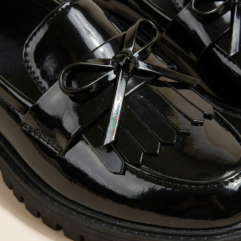 Navando | Glanzende Loafer Met Kwastjesdetail