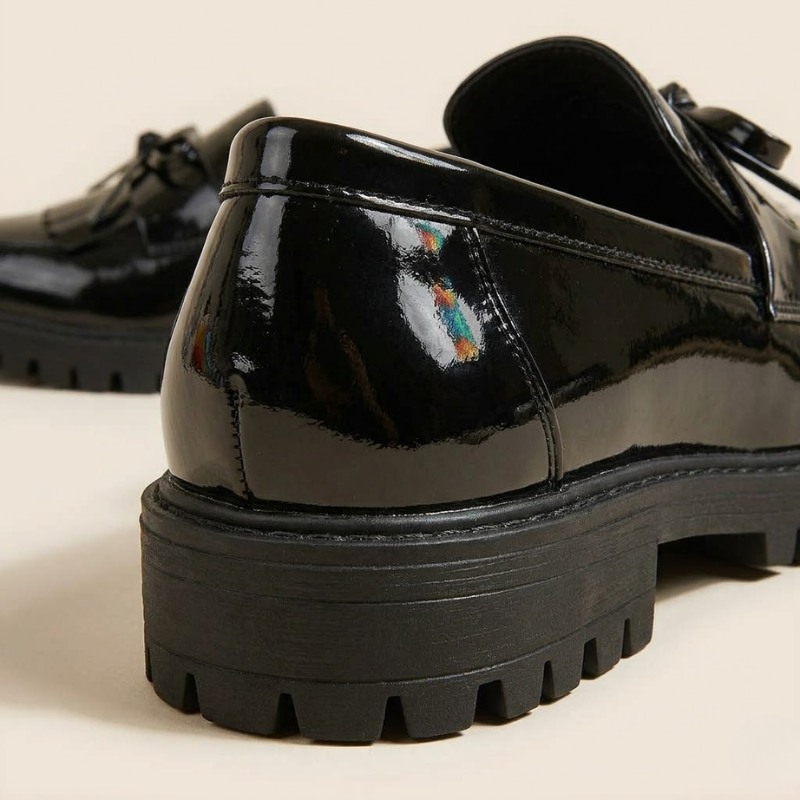 Navando | Glanzende Loafer Met Kwastjesdetail