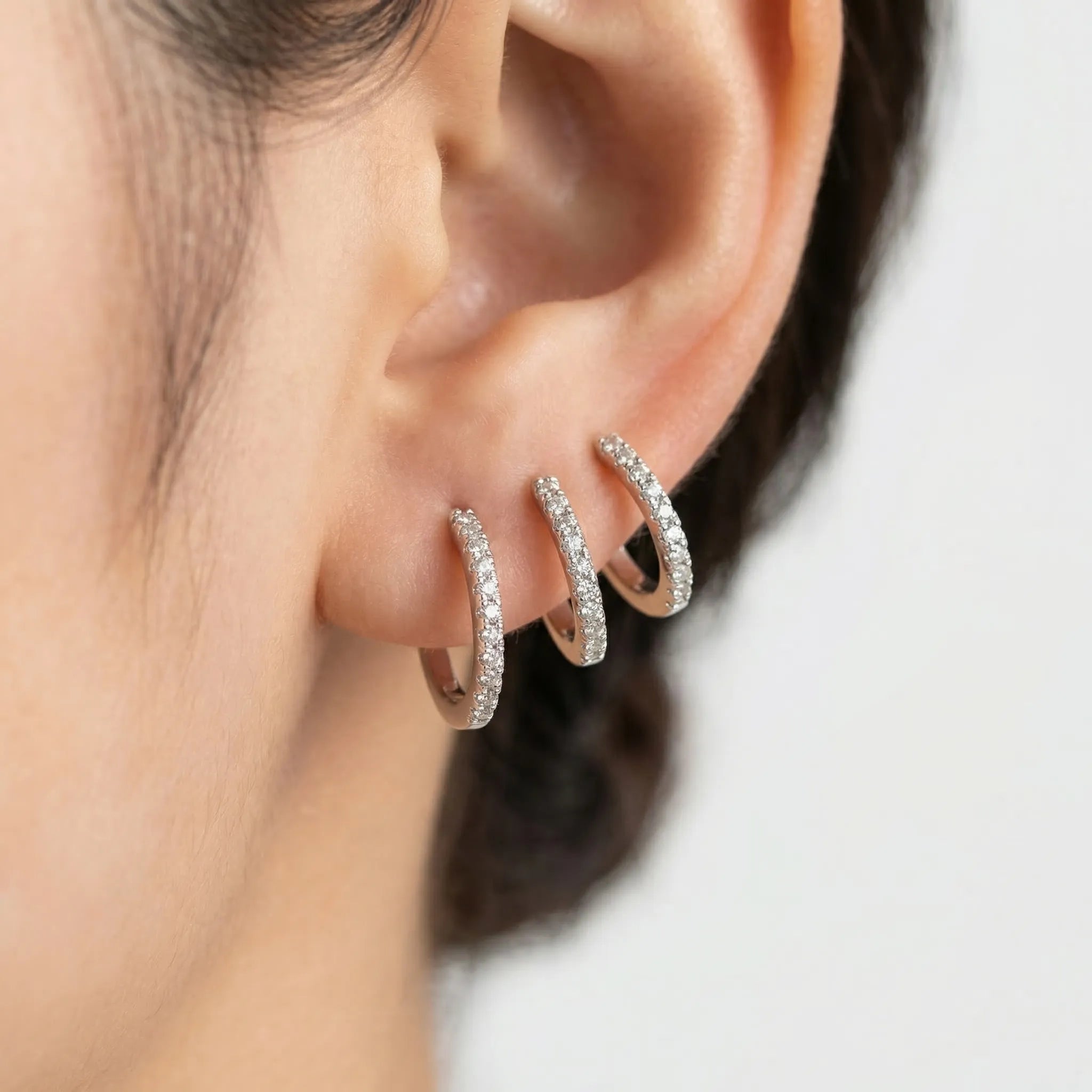 Navando | Gouden Ear Cuff Met Zirkoonsteentjes