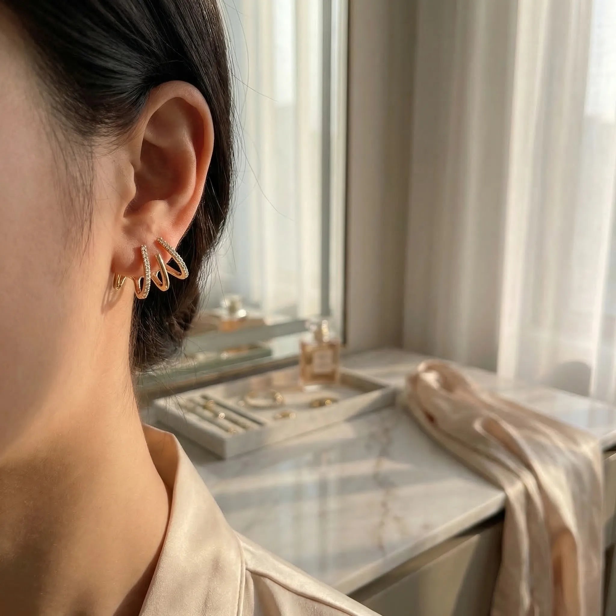 Navando | Gouden Ear Cuff Met Zirkoonsteentjes
