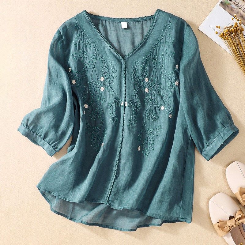 Navando | Losvallende Blouse Met Bloemborduursel