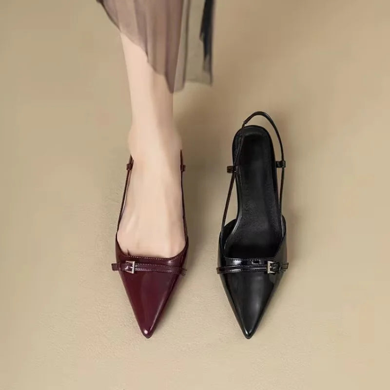 Navando | Puntige Slingback Met Kitten Hak