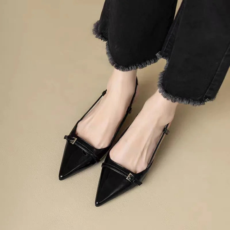 Navando | Puntige Slingback Met Kitten Hak