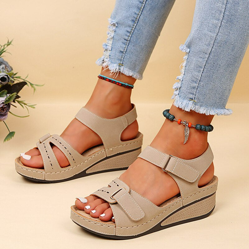 Navando | Sandaal Met Sleehak En Klittenbandsluiting