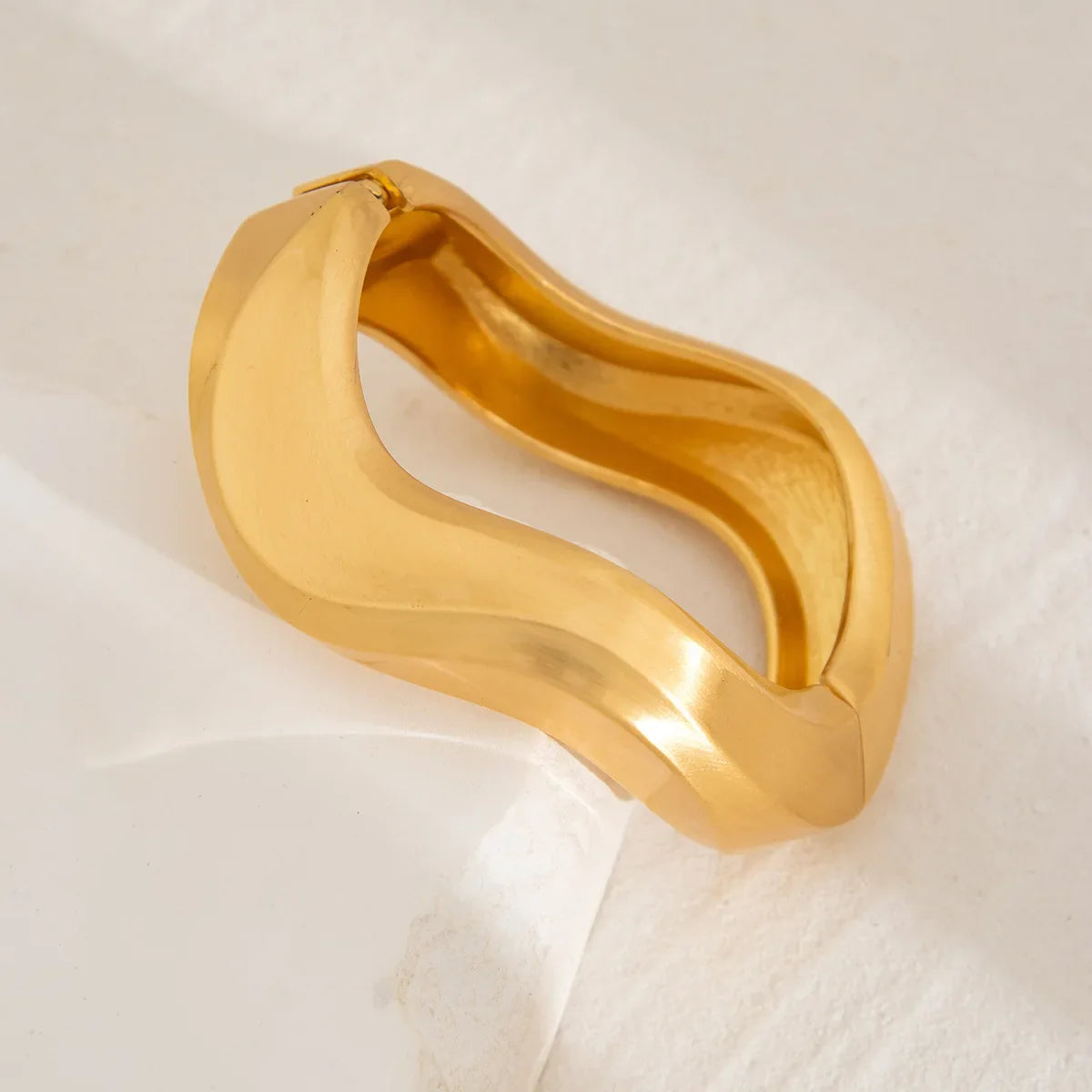 Navando | Sculpturaal Gouden Manchet Armbandenset