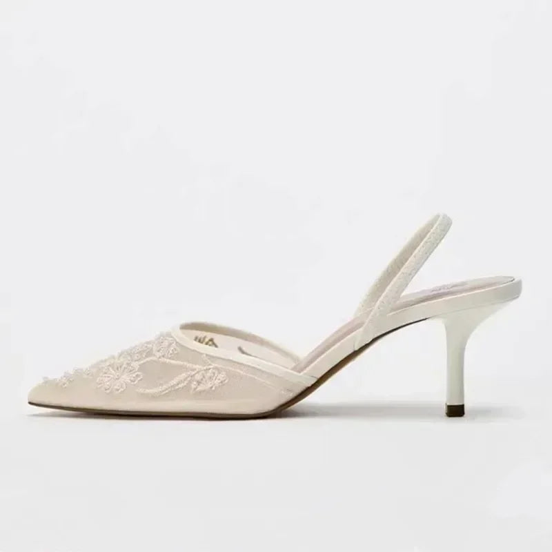 Navando | Spitse Slingback Pump Met Bloemborduursel