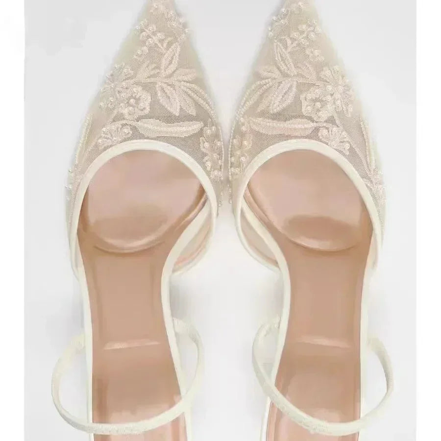 Navando | Spitse Slingback Pump Met Bloemborduursel