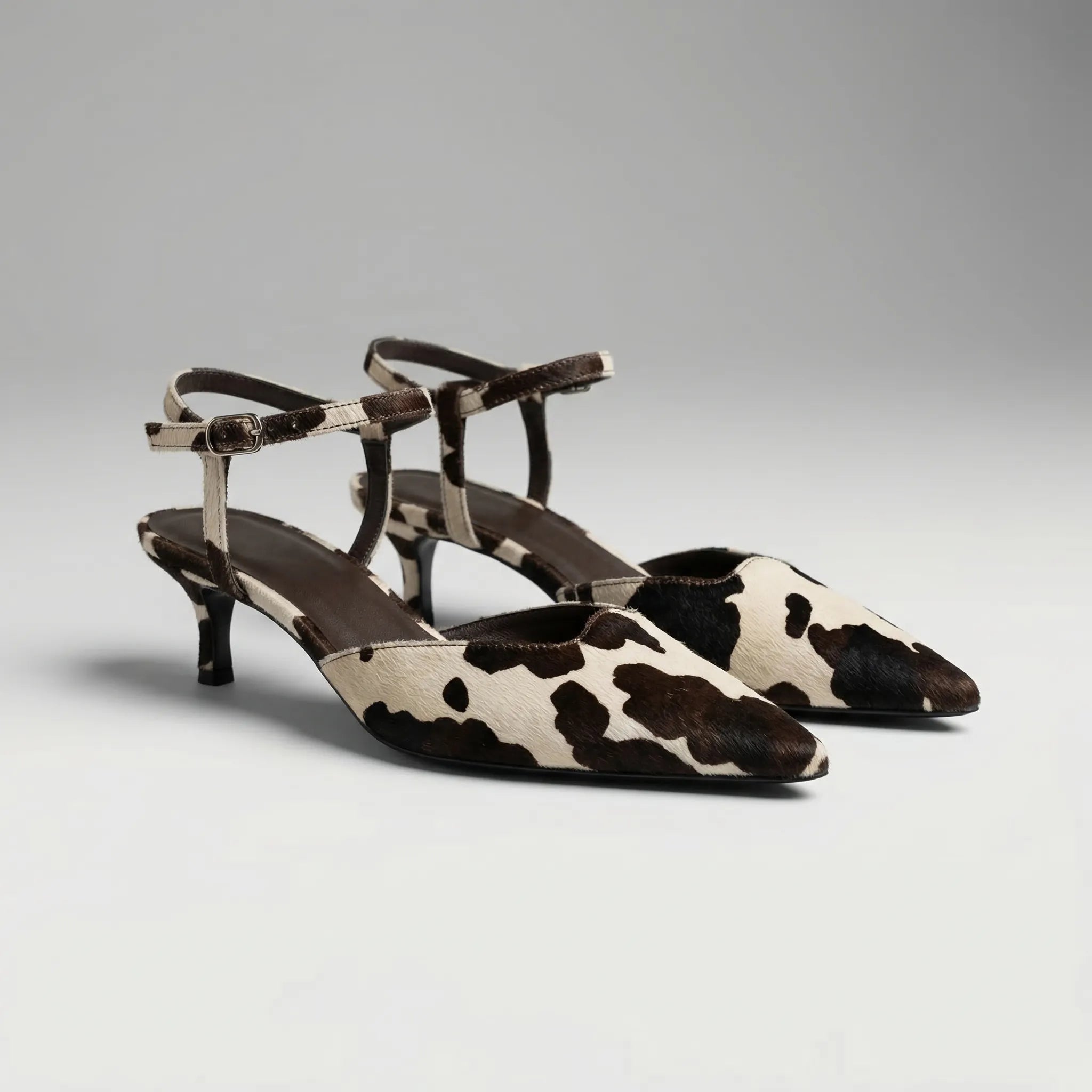 Navando | Spitse Slingback Pump Met Koeienprint
