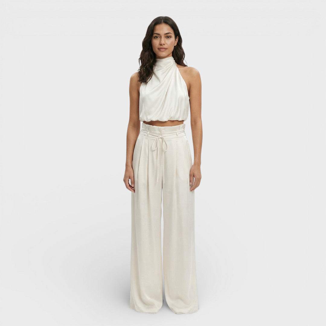 Onbekend | Lange mouwloze zwarte jumpsuit met gedrapeerde kraag 2