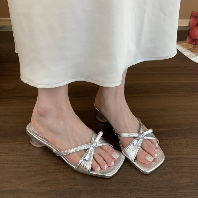 Open Teen Slipper Met Strik En Blokhak | Navando