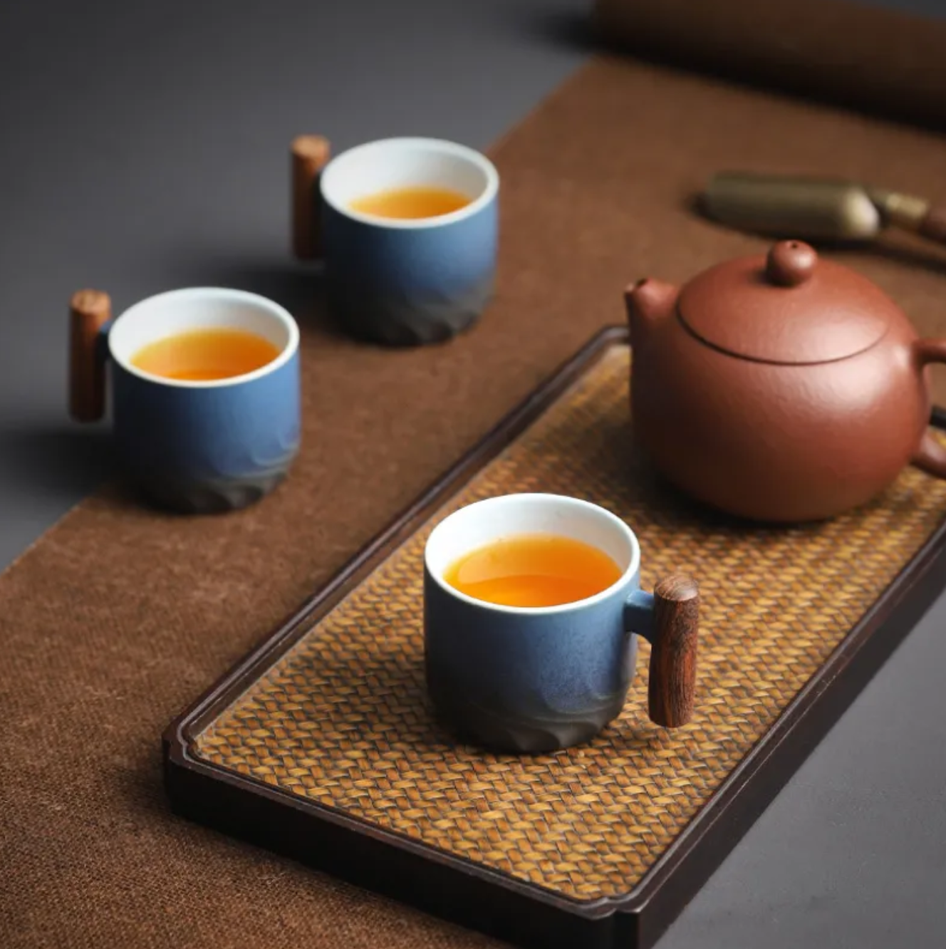 Rituals | Handgemaakte porseleinen mok met houten handvat 6