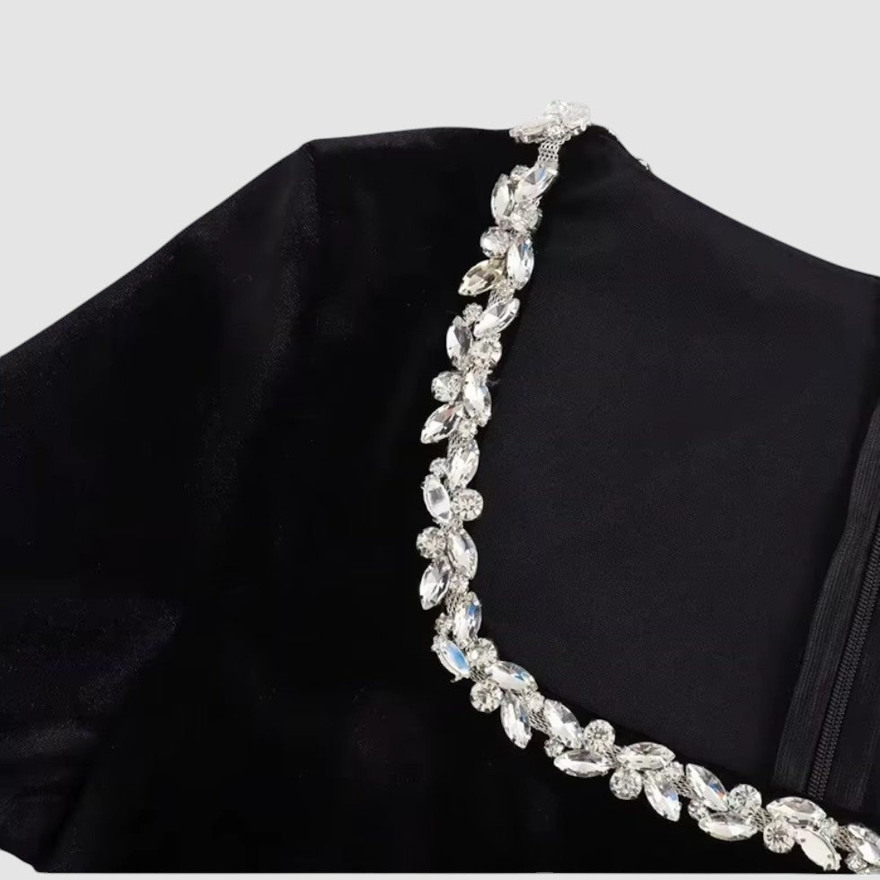 Mini-jurk van pluche fluweel met lange mouwen en bloemenhalslijn voor dames