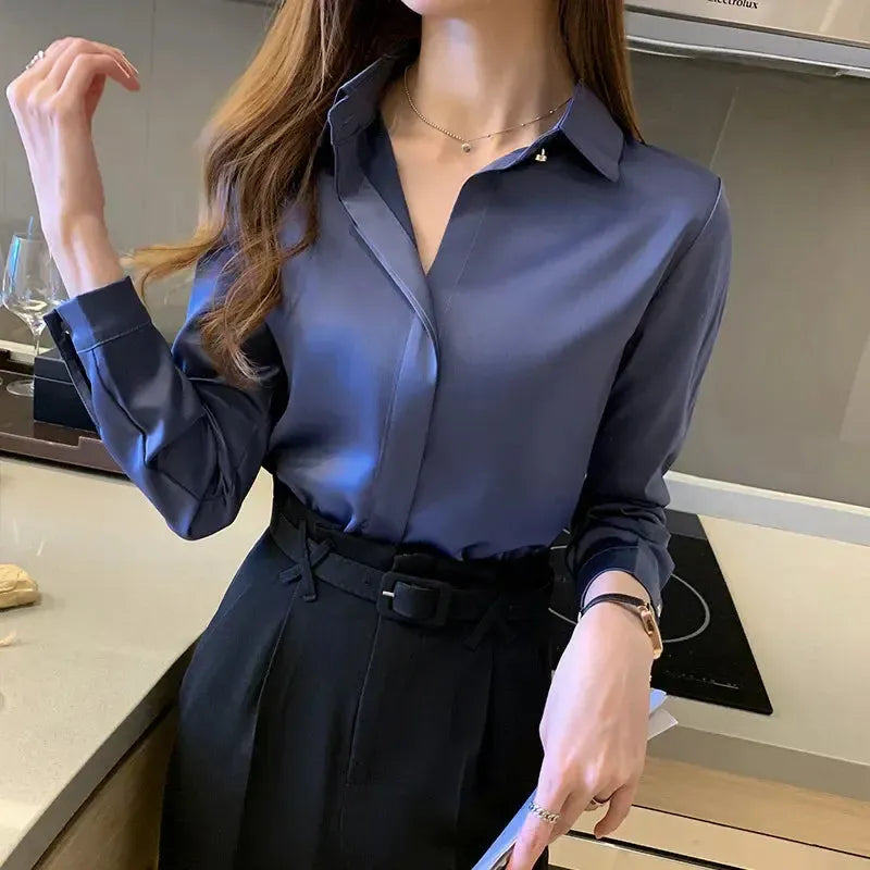 Amara - Blouse Satinée à Manches Longues et Col V