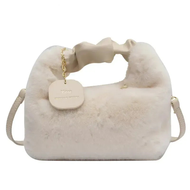 Mia - Flauschige Handtasche mit Crossbody – Luxus und Funktionalität