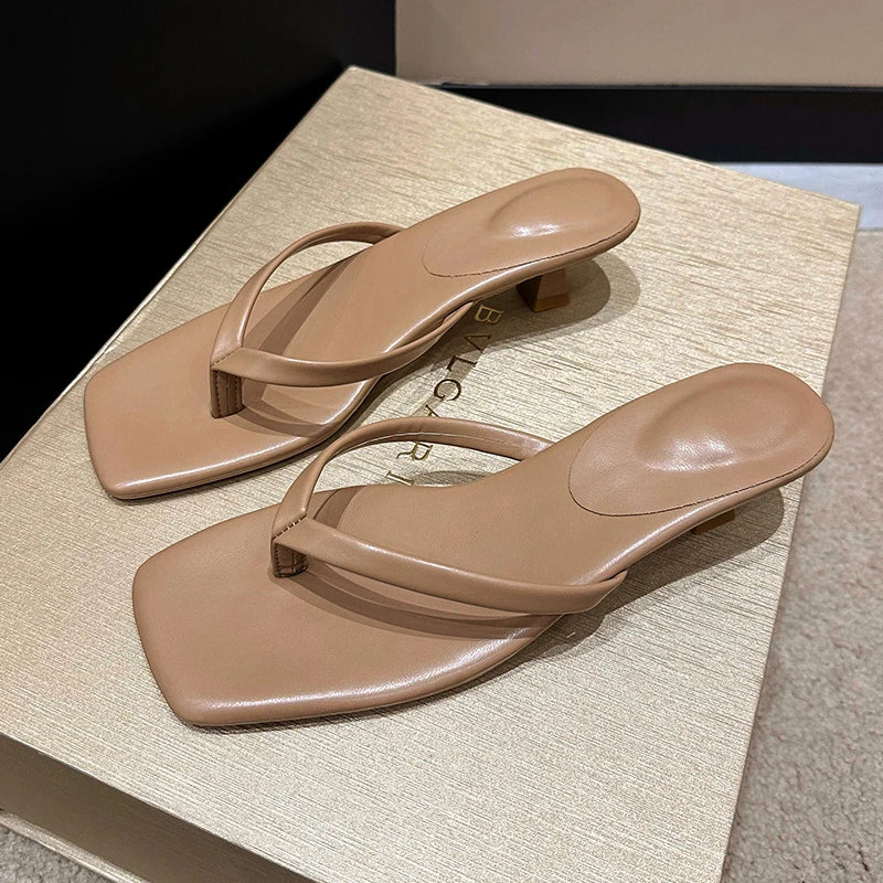 Teenslippers Met Lage Hak En Vierkante Neus | Navando