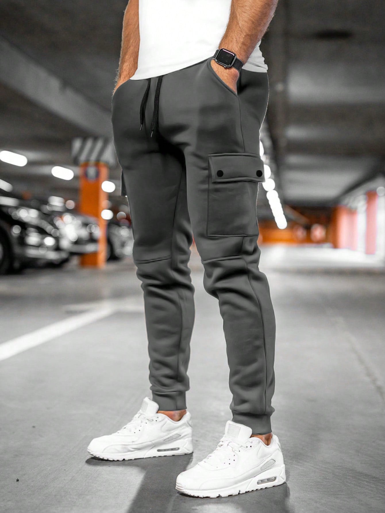 Tom | Lichte stretch joggingbroek met praktische zakken 0