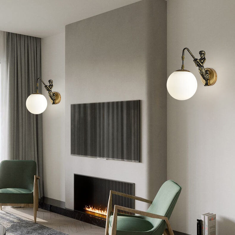 Vintage wandlamp | Uniek zeemeermin motief, metaal en hars, glazen lampenkap 11