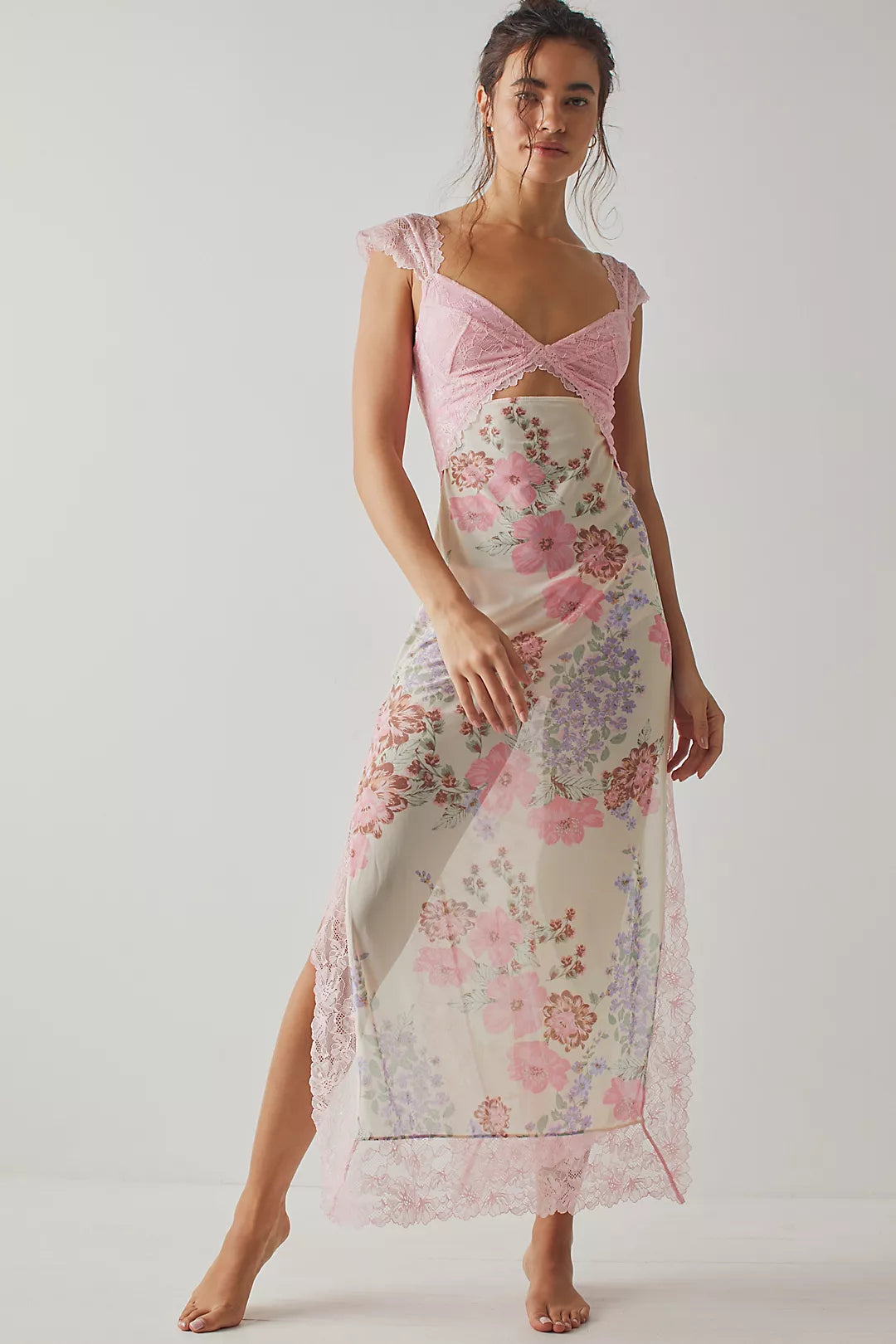 Vivienne | Bloemenprint lange damesjurk met kantaccenten 0
