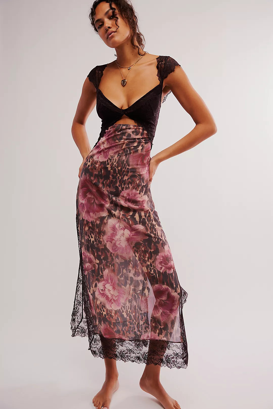Vivienne | Bloemenprint lange damesjurk met kantaccenten 16