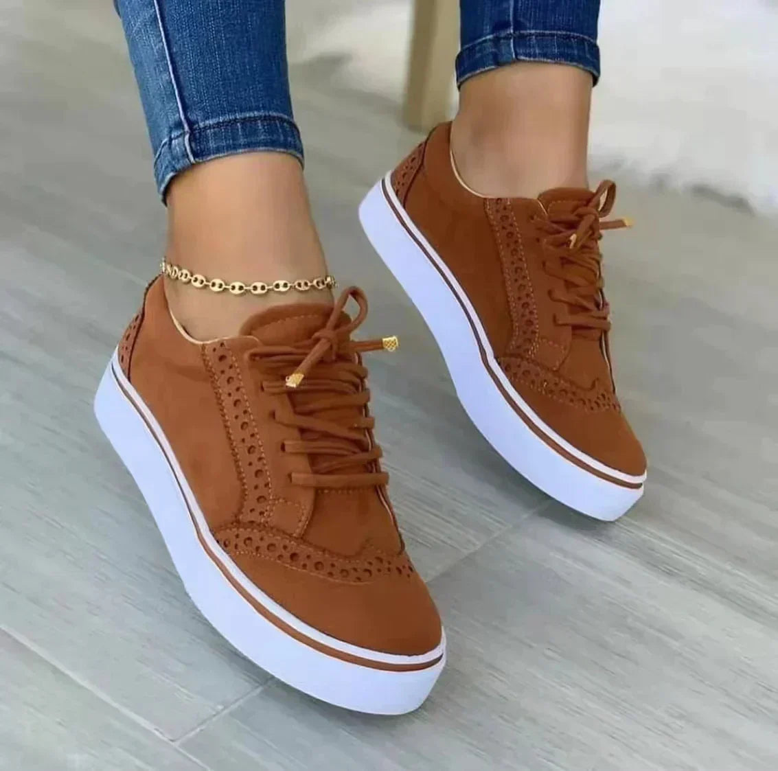 Anneke | Dames sneakers met plateauzool - Bruin