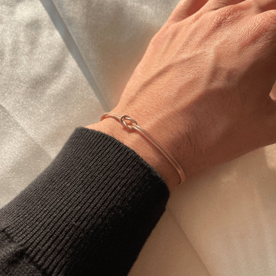 Elske | Minimalistische armband met liefdesknoop - foto 5