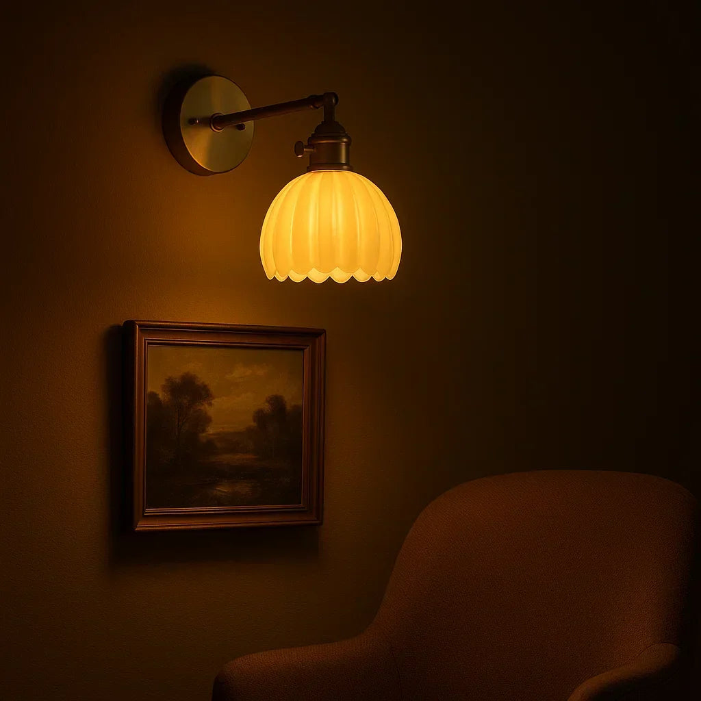 Jelte | Retro wandlamp met tulpvormige glazen kap - view 8