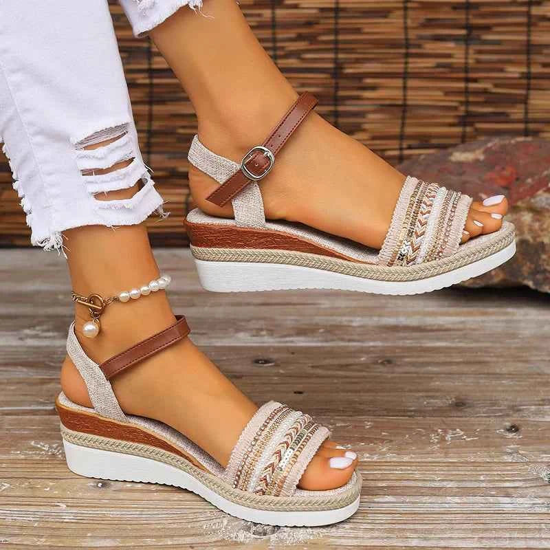 Maaike | Sandalen dames met sleehak en enkelbandje - Bruin